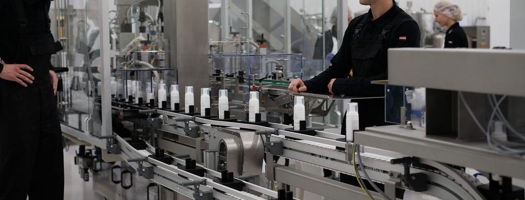 تعظيم كفاءة الإنتاج باستخدام آلات تعبئة الشامبو الآلية-3